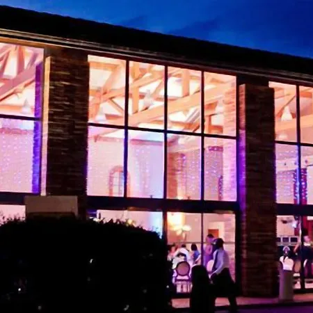 Les Ecuries De La Tour Hotel 3*