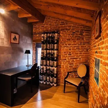 Les Ecuries De La Tour Hotel 3*