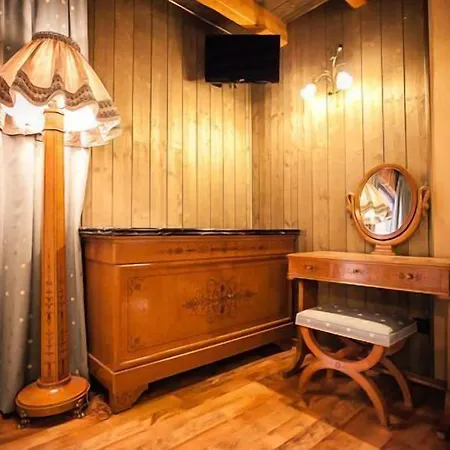 Hotel Les Ecuries De La Tour 3*