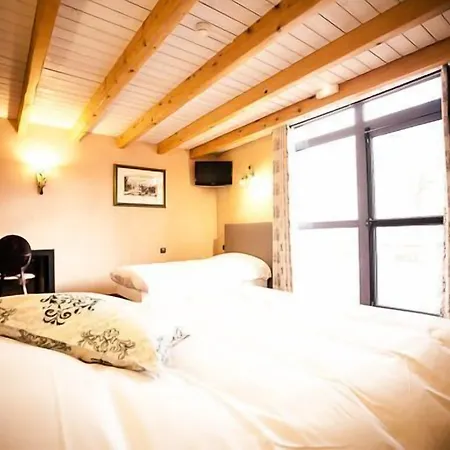 Les Ecuries De La Tour 3*