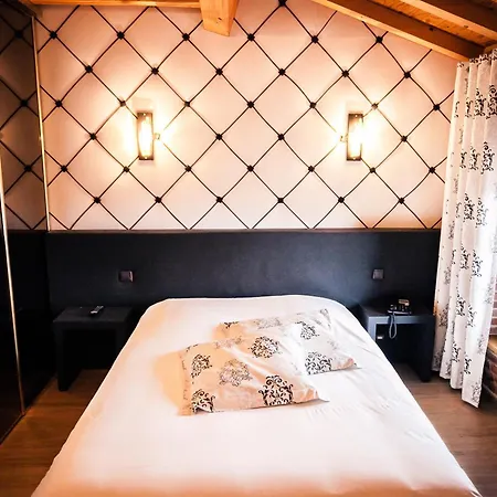 Les Ecuries De La Tour Hotel 3*