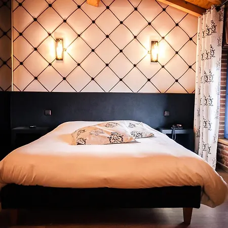 Les Ecuries De La Tour Hotel 3*