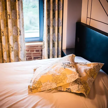 Otel Les Ecuries De La Tour 3*