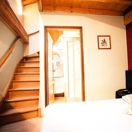 Les Ecuries De La Tour Hotel