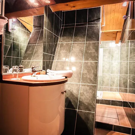 Hotel Les Ecuries De La Tour 3*