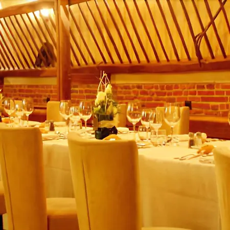 Les Ecuries De La Tour Hotel