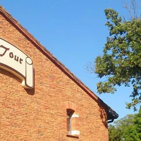 Les Ecuries De La Tour Hotel 3*