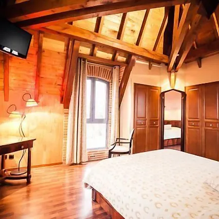 Otel Les Ecuries De La Tour 3*