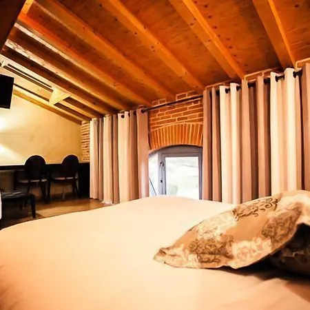 Otel Les Ecuries De La Tour 3*
