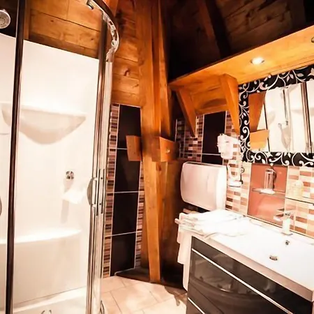 Les Ecuries De La Tour Hotel