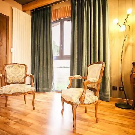 Les Ecuries De La Tour