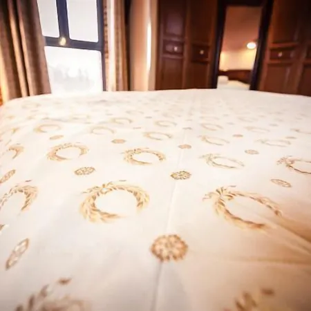 Les Ecuries De La Tour Otel 3*