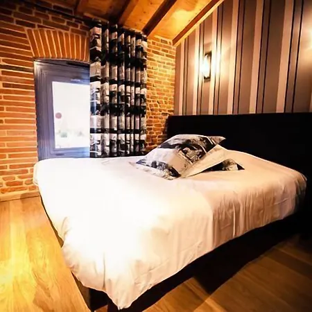 Les Ecuries De La Tour