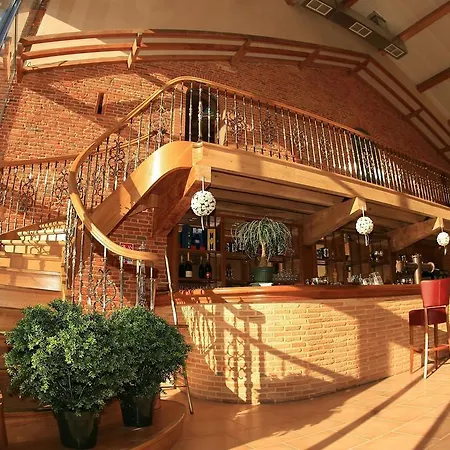 Les Ecuries De La Tour Hotel