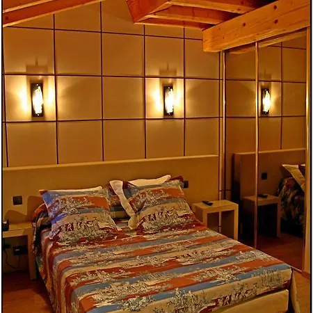 Otel Les Ecuries De La Tour