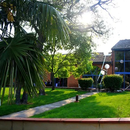 Otel Les Ecuries De La Tour