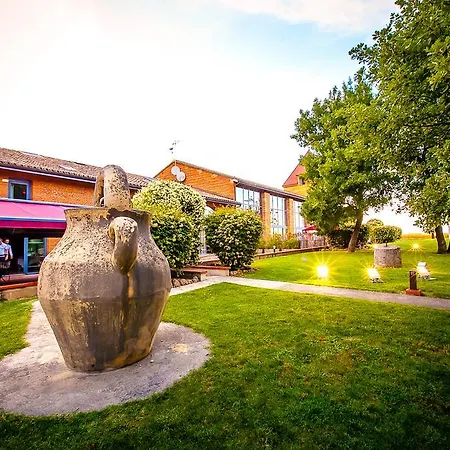 Otel Les Ecuries De La Tour 3*