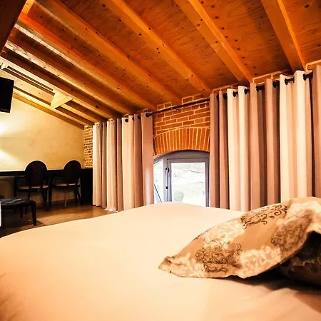 Les Ecuries De La Tour Hotel