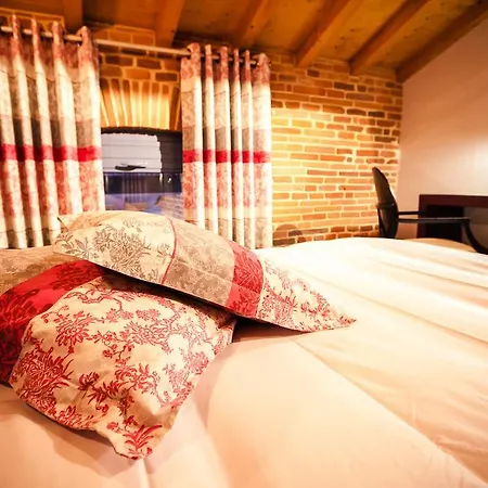 Otel Les Ecuries De La Tour