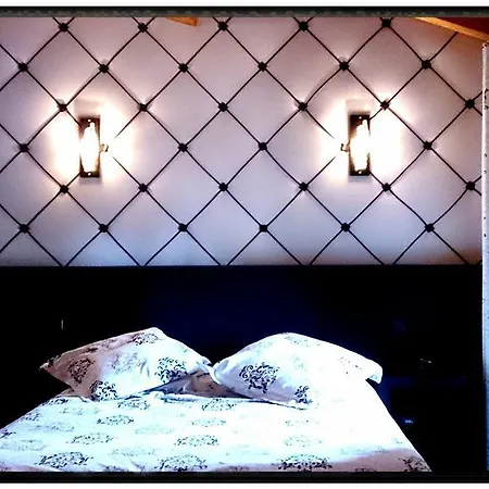 Les Ecuries De La Tour Otel 3*