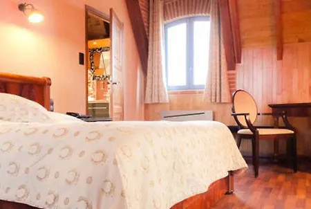 Les Ecuries De La Tour Hotel 3*